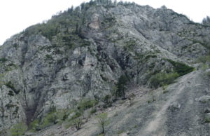 Melišče & stena od koder so se privalile skale